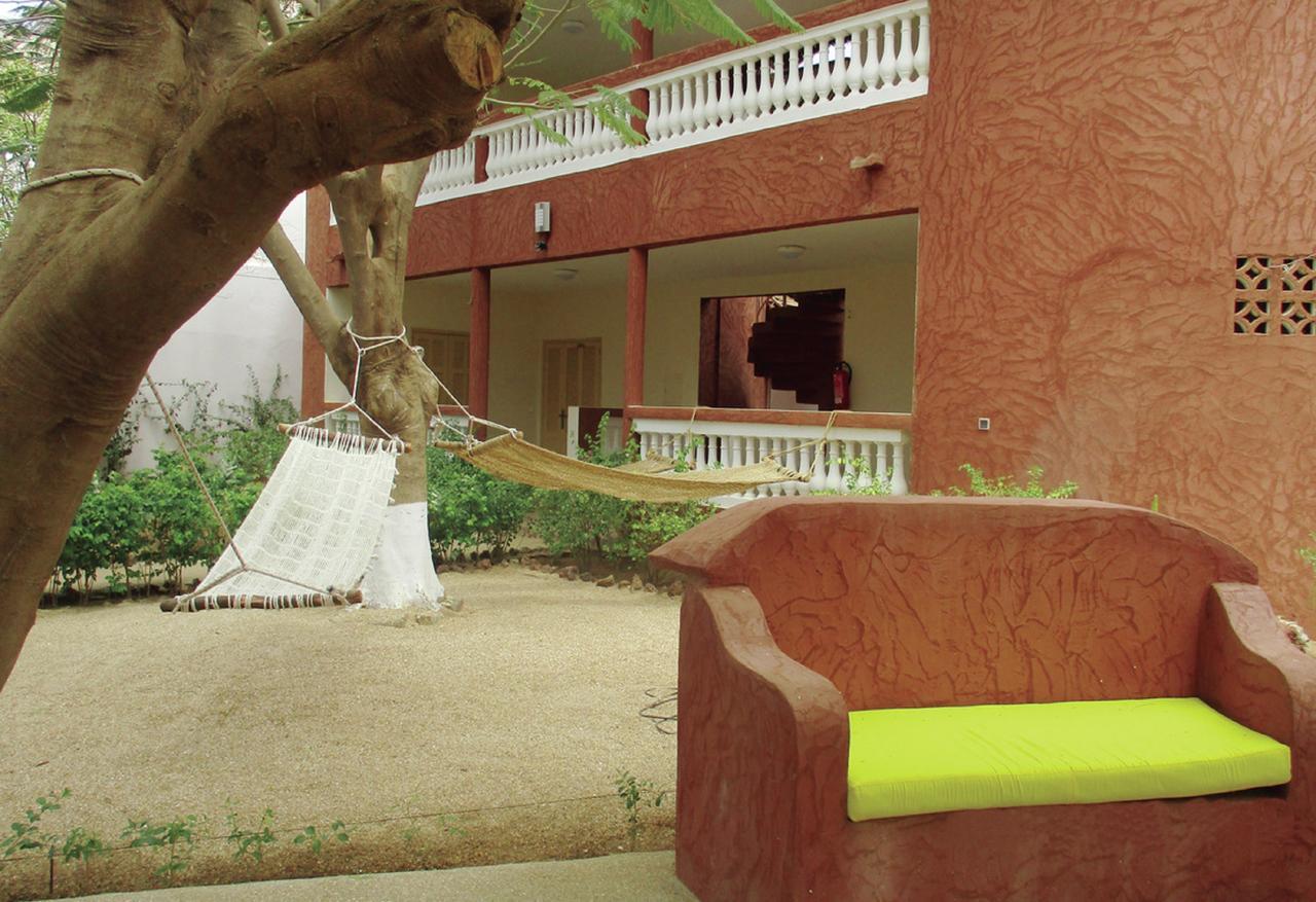 Le Lion Dort Hotel Somone Exterior photo