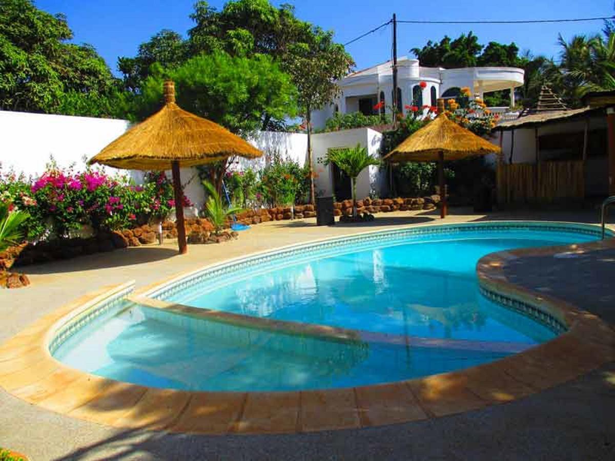 Le Lion Dort Hotel Somone Exterior photo