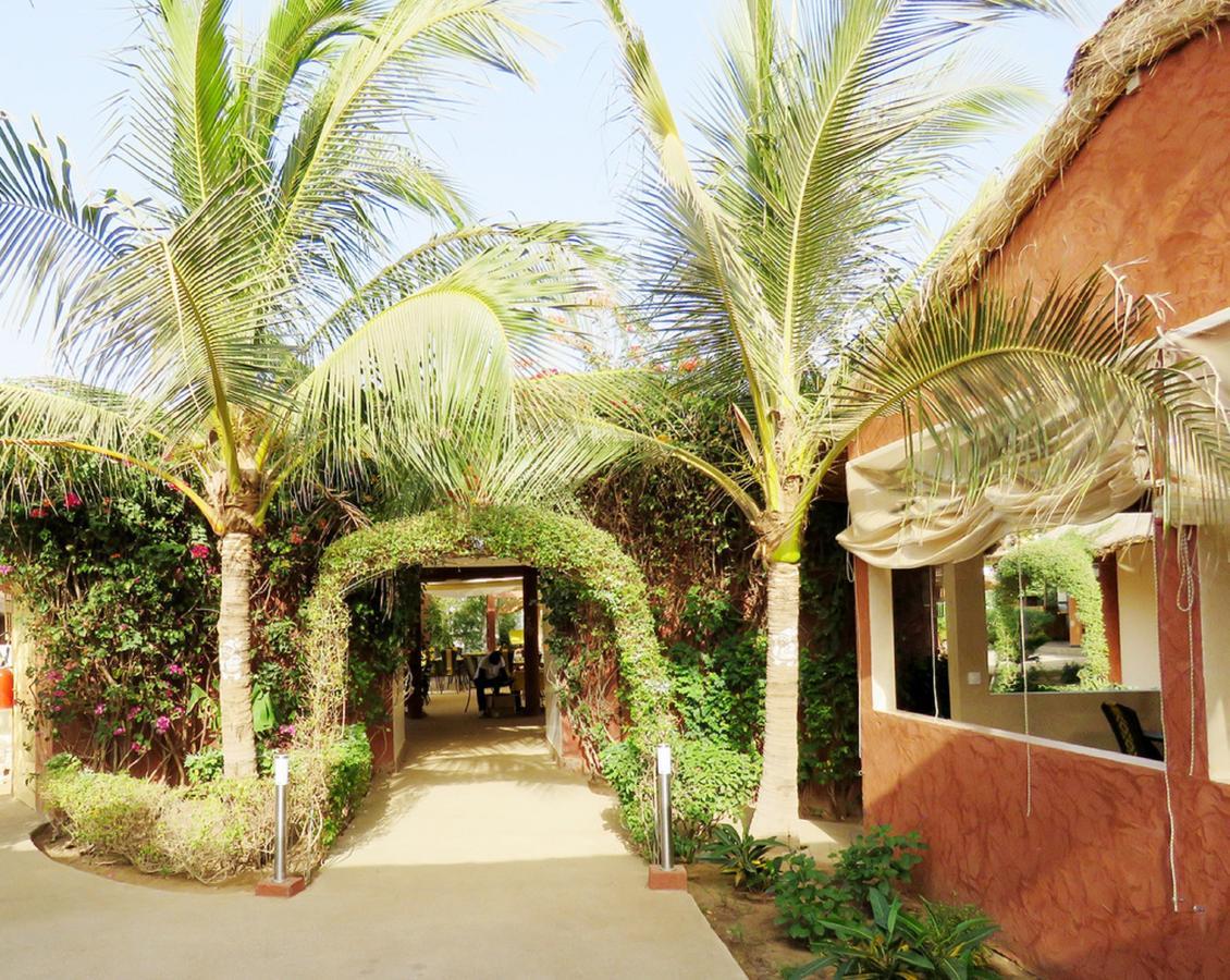 Le Lion Dort Hotel Somone Exterior photo