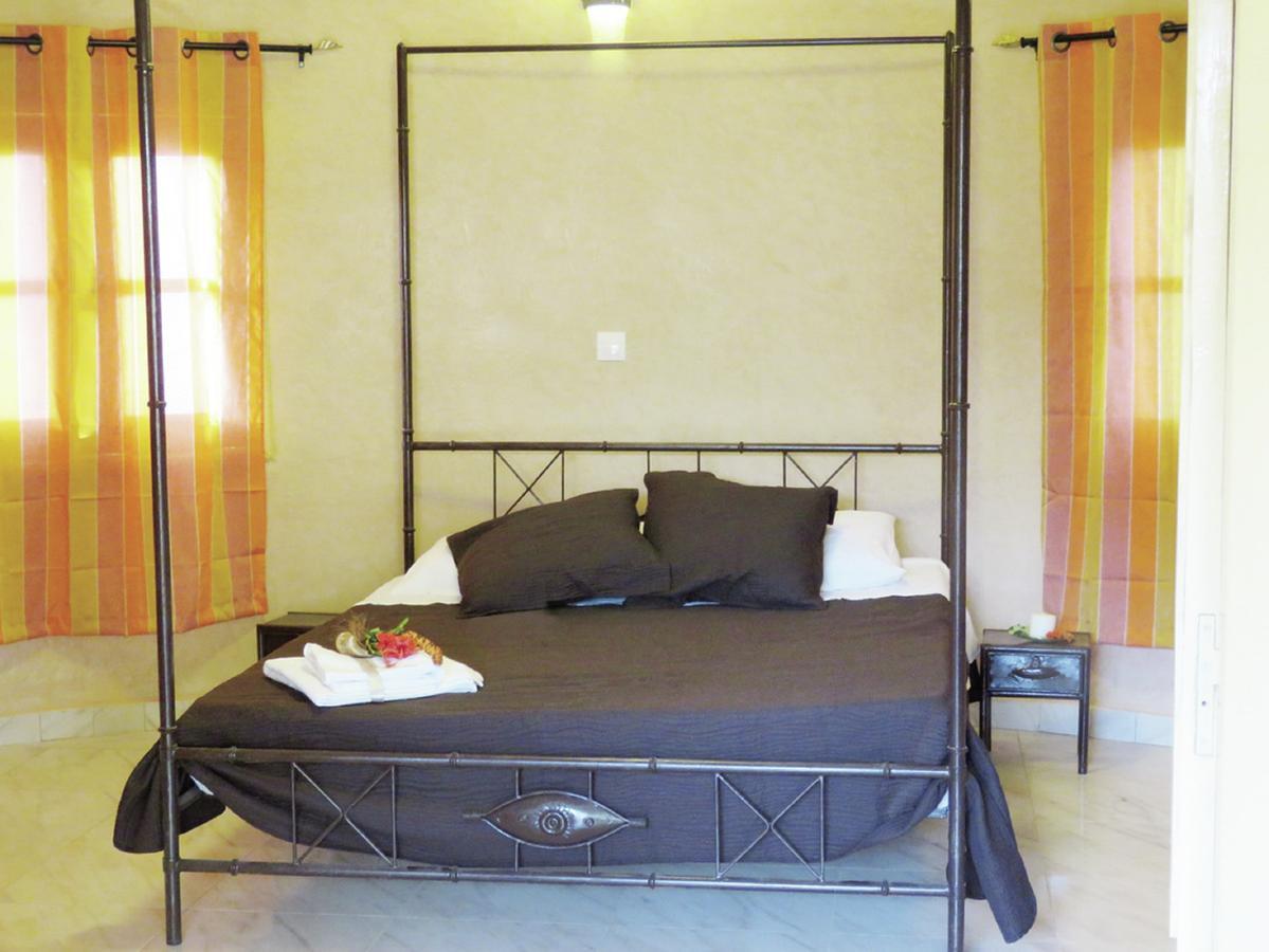 Le Lion Dort Hotel Somone Exterior photo